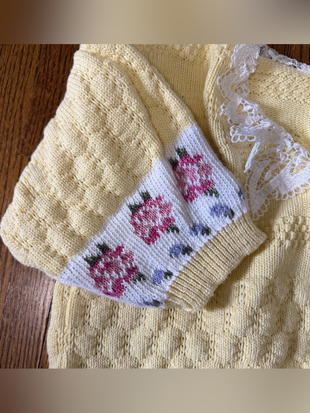 Yellow Lace-Collar Scoop Neck Cat-Pattern Sweater - Picture 4 of 9